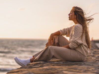 shallow-focus-shot-young-blonde-woman-wool-cardigan_181624-40419